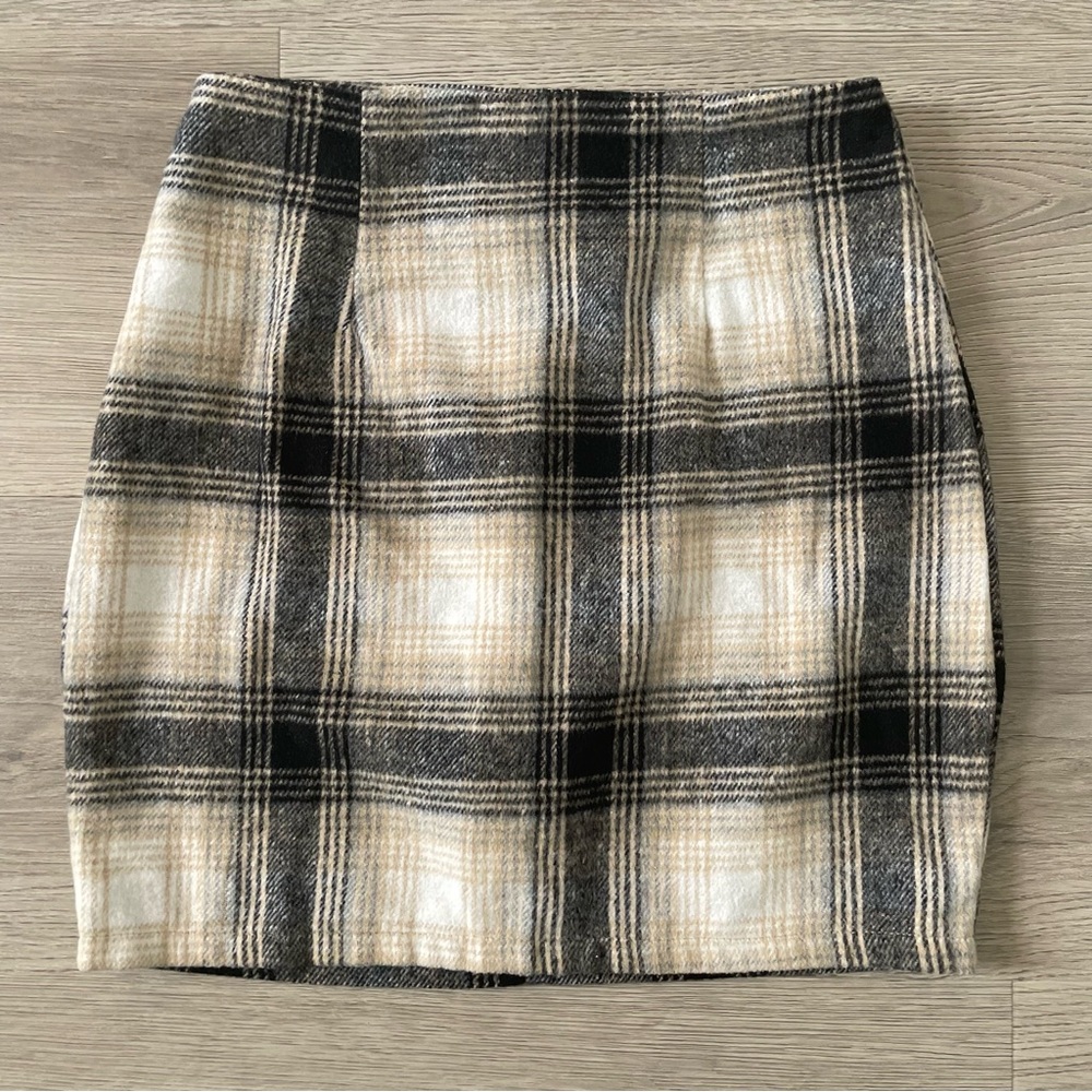 Windsor Plaid Pencil Skirt in Black and Cream Flannel Material Size XS